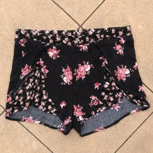 Very cute shorts!! 🌸 Tilly’s Full Tilt